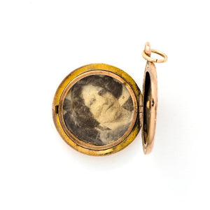 Exquisite 10K and diamond Floral Locket