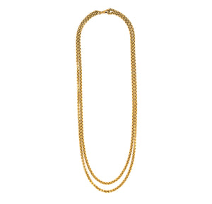 This antique Pinchbeck watch chain features substantial circular links, creating a cable style chain, complete with a watch chain clasp. Pinchbeck was invented in the early 18th century by Christopher Pinchbeck, a London based clock and watchmaker. Full chain view