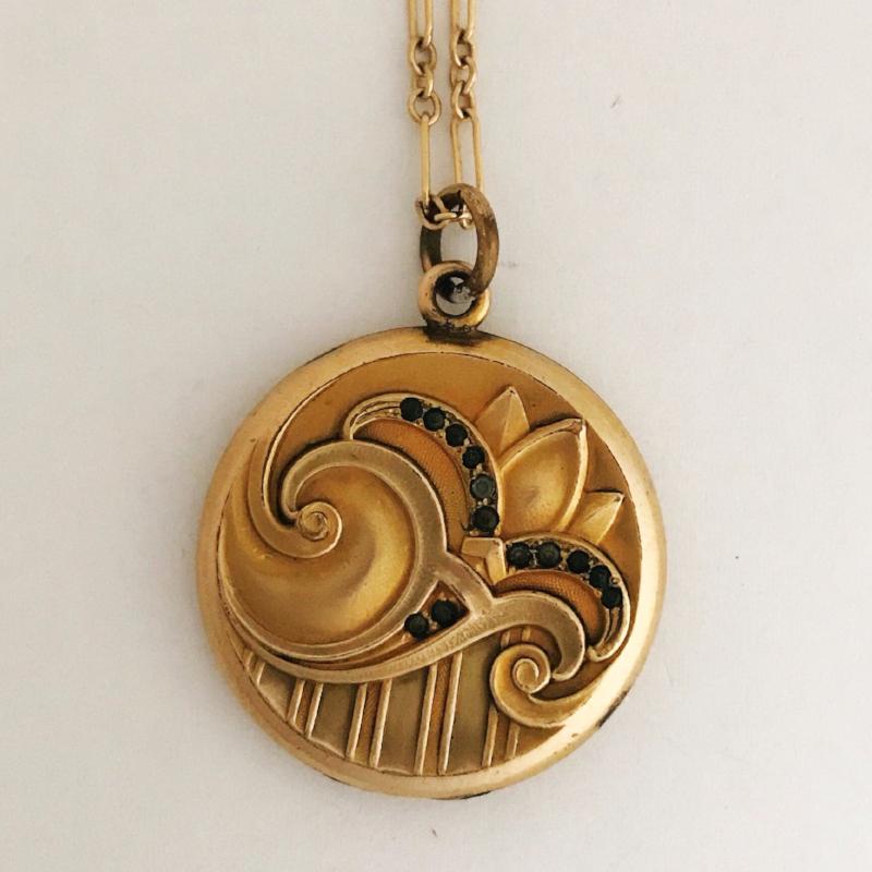 Deco Tulip Locket