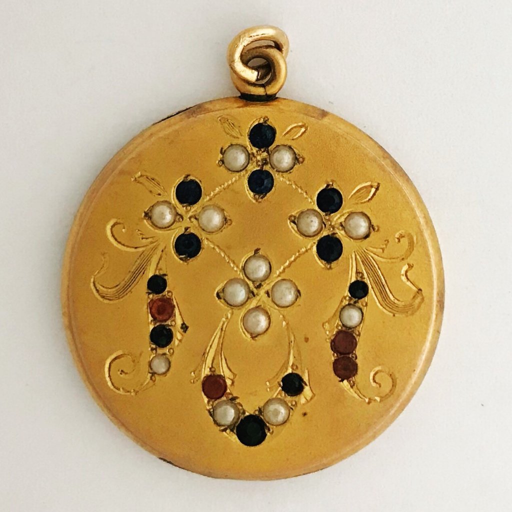 Pearl Floral Chandelier Locket