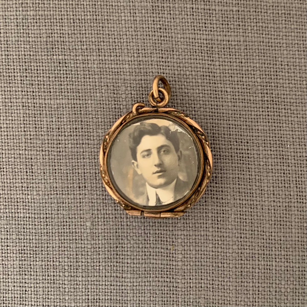 Woven Filigree Antique Portrait Locket, front view, portrait locket for photos and pictures