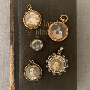 Antique Portrait Lockets, front view, Antique portrait lockets that hold pictures and photos
