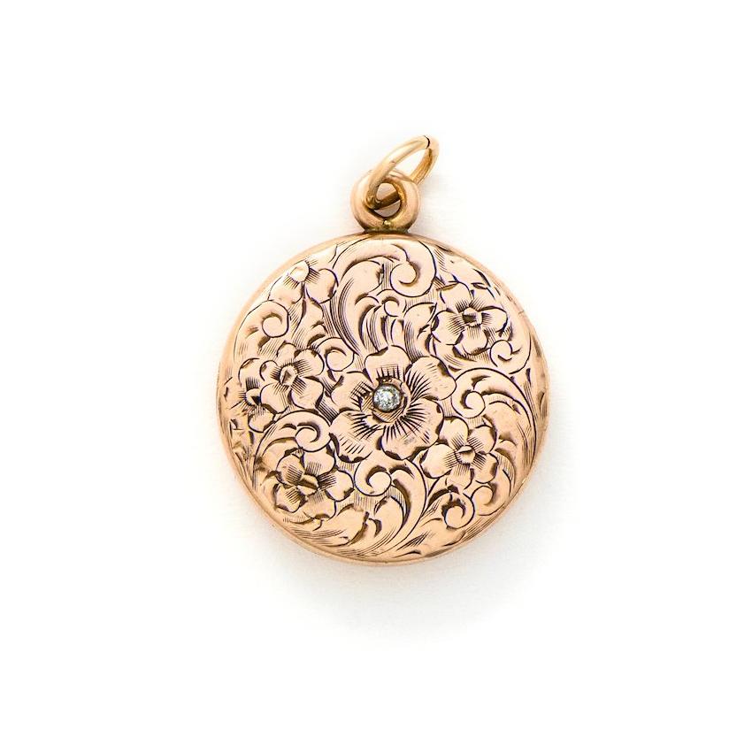 Exquisite 10K and diamond Floral Locket