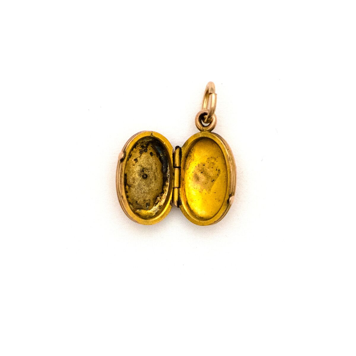 Tiny Oval Star Locket