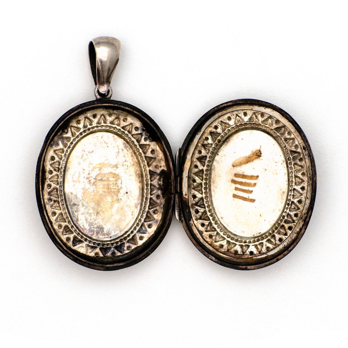 Silver Oval Textured Locket